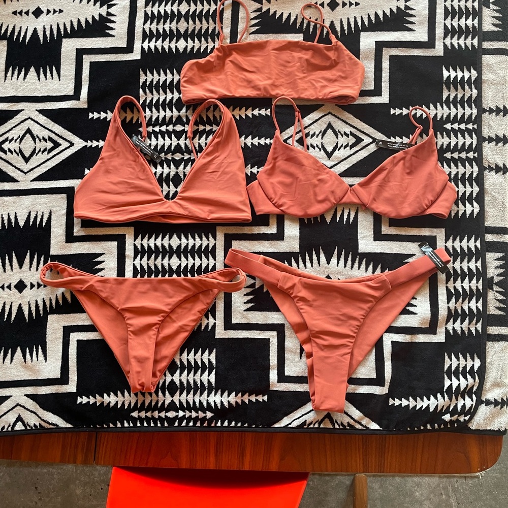 Ark scoop top and cheeky bottom